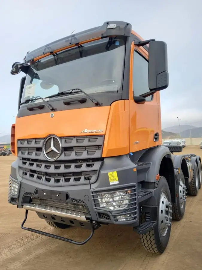 Camión Mercedes-Benz Arocs listo para traslado rodado