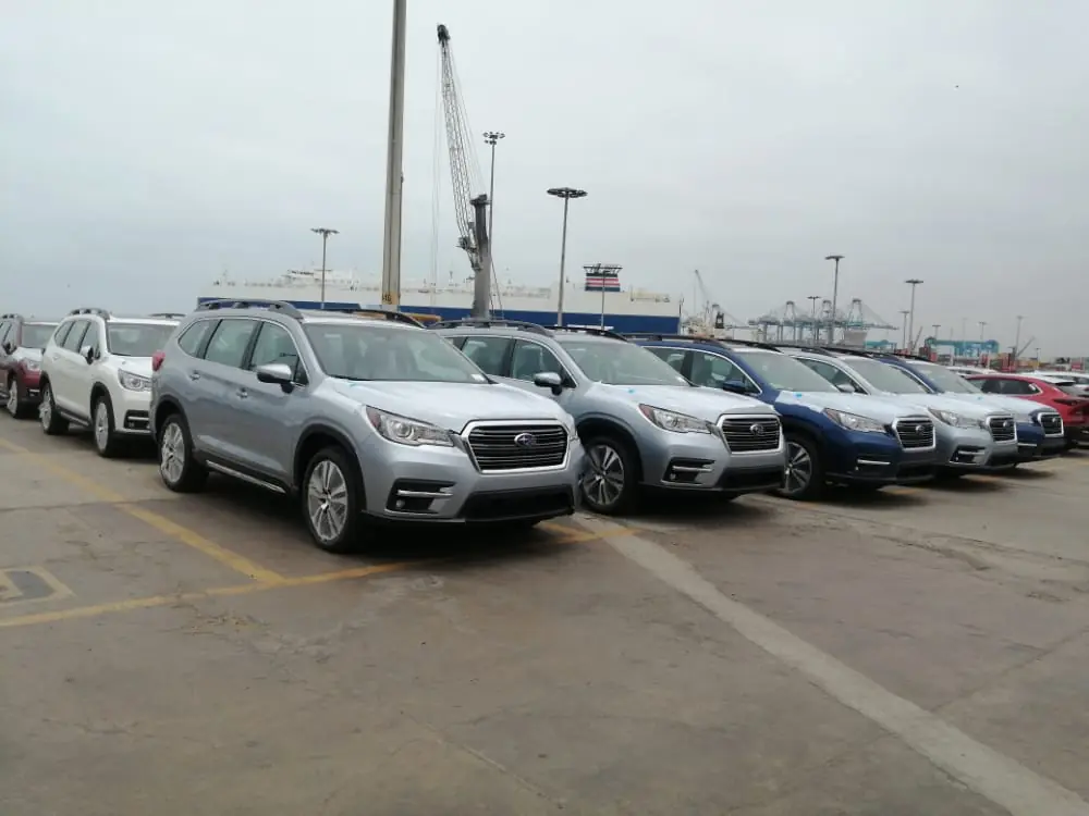 Camionetas Subaru 0 km en el puerto del Callao